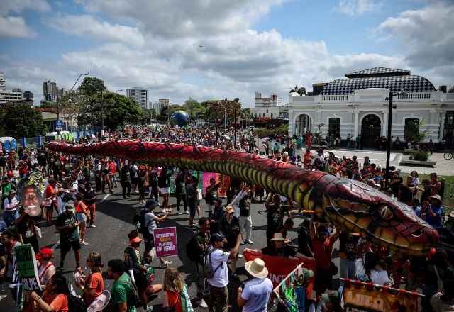 Imagem da noticia COP30: ativistas ambientais protestam no calor de Belém