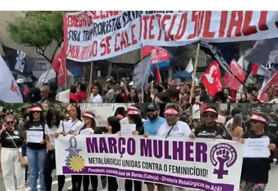 Marcha das Mulheres reúne milhares de manifestantes na Av.Paulista Marcha das Mulheres reúne milhares de manifestantes na Av.Paulista
