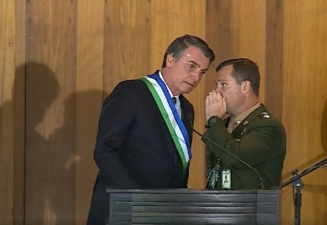 Imagem da noticia Moraes proíbe Mauro Cid de conversar com Bolsonaro e Michelle