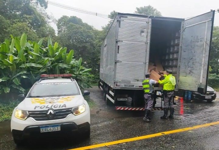 Imagem da noticia Mega assalto a carga de cigarros termina com 3 suspeitos mortos no litoral de SP