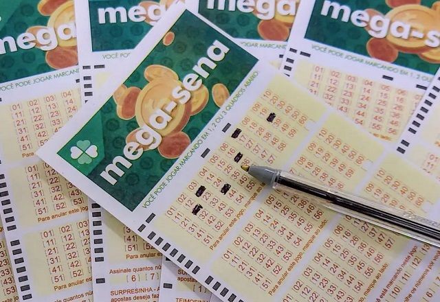 Imagem da noticia Mega-Sena: ninguém acerta as seis dezenas e prêmio acumula para R$ 48 milhões; veja os números