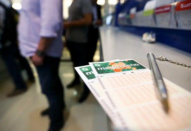 Mega-Sena: aposta simples de Porto Alegre leva prêmio de R$ 100 milhões; veja os números Mega-Sena: aposta simples de Porto Alegre leva prêmio de R$ 100 milhões; veja os números