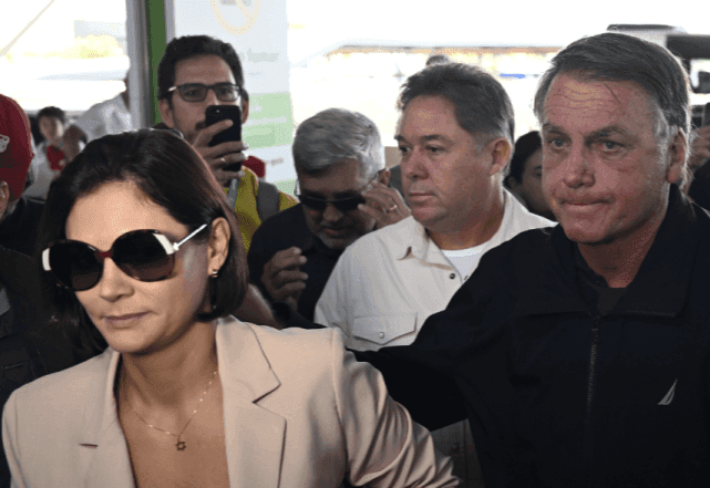 Imagem da noticia Michelle Bolsonaro usa versículos bíblicos para comentar prisão de Jair