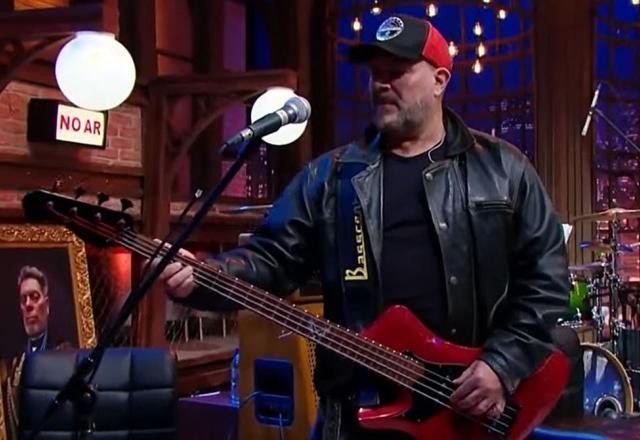 Imagem da noticia Mingau, da banda Ultraje a Rigor, desperta e abre os olhos