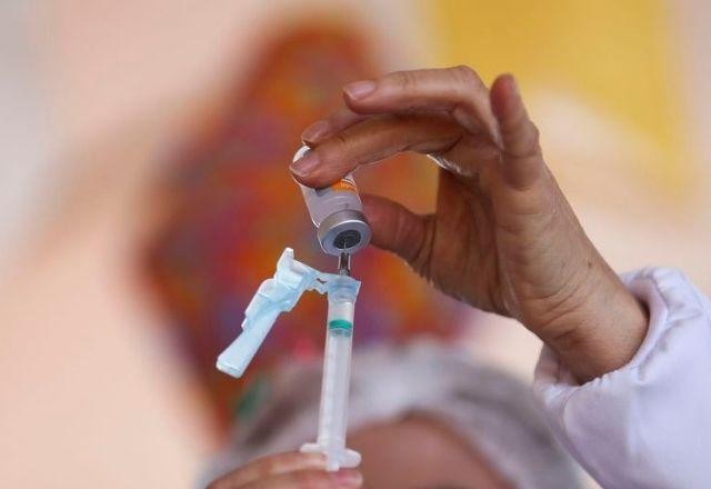 Imagem da noticia Saúde diz que não garante doses a estados que mudarem esquema vacinal