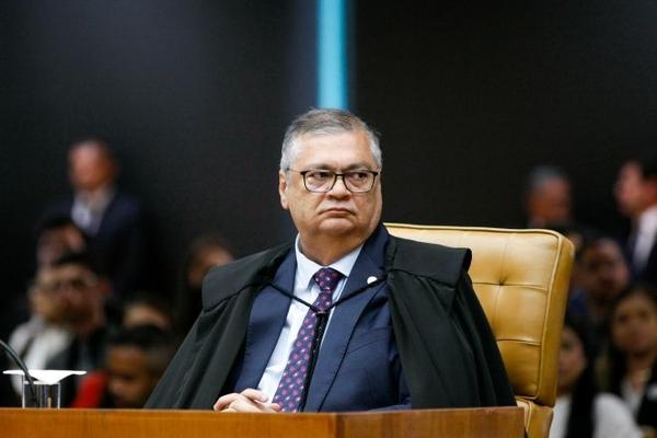Imagem da notícia: Flavio Dino faz gesto à Câmara, evita buscas em gabinete, mas irritação no Congresso continua
