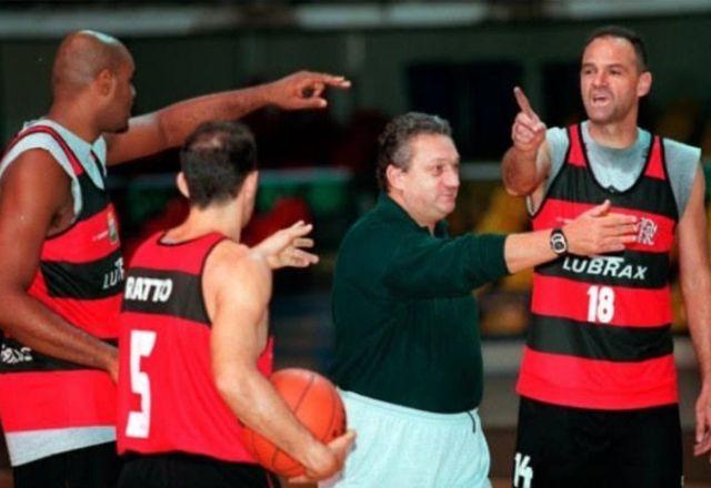 Morre Cláudio Mortari, treinador histórico do basquete brasileiro, aos 77 anos Morre Cláudio Mortari, treinador histórico do basquete brasileiro, aos 77 anos
