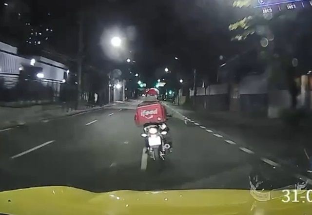 Imagem da noticia Novas imagens mostram motoboy sendo atingido por taxista no RJ
