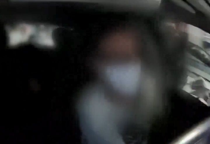 Imagem da noticia Vídeo: Motorista de app reage a assalto e derruba bandidos de moto