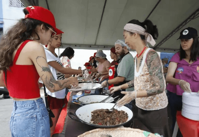 Imagem da noticia Lula assina decreto liberando R$ 30 milhões ao programa Cozinha Solidária nesta terça (5)