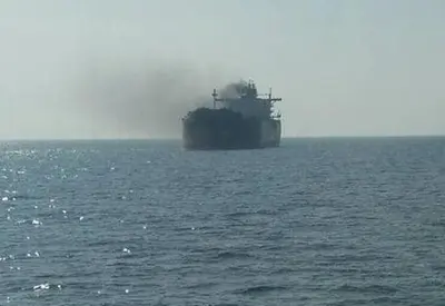 Navio iraniano é alvo de ataque e afunda perto do Sri Lanka, diz agência Navio iraniano é alvo de ataque e afunda perto do Sri Lanka, diz agência