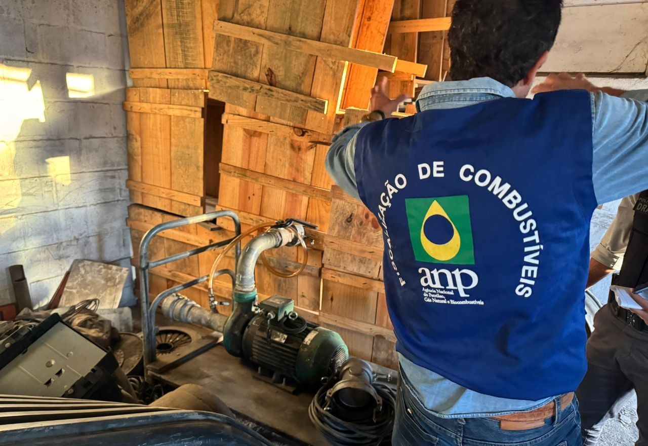 Imagem da noticia Polícia faz operação contra adulteração e lavagem de dinheiro no setor de combustíveis na BA