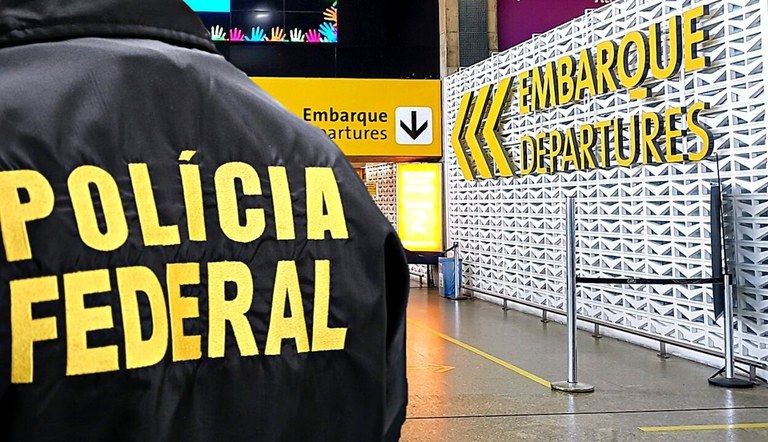 Imagem da noticia PF prende em flagrante duas colombianas com 10 kg de cocaína no Aeroporto do Galeão (RJ)
