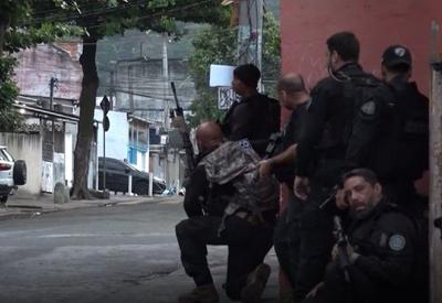 PM diz que pode ter perdido imagens de câmeras corporais por falta de bateria em megaoperação PM diz que pode ter perdido imagens de câmeras corporais por falta de bateria em megaoperação