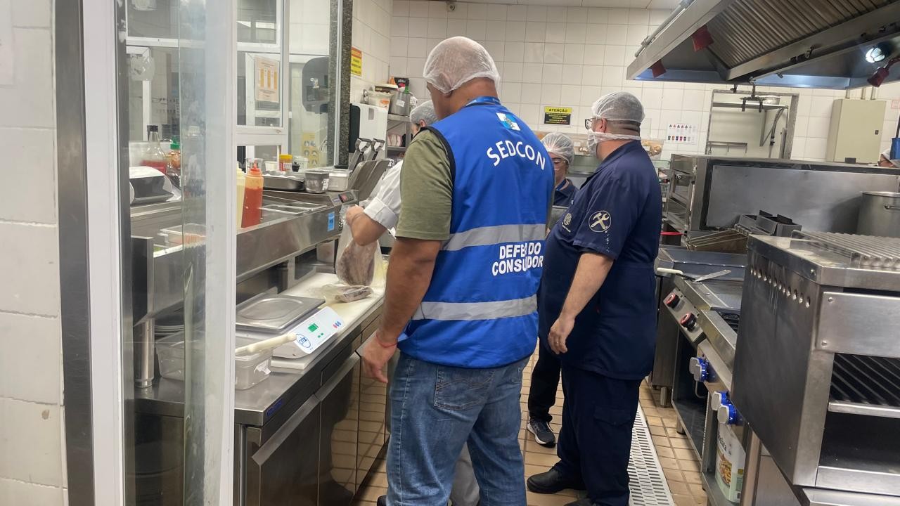 Imagem da noticia Hotéis no Rio são flagrados com alimentos vencidos em fiscalização às vésperas do show de Lady Gaga