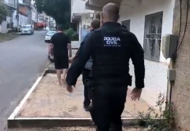 Imagem da noticia Polícia Civil faz operação contra tráfico de armas e drogas no Complexo do Viradouro, em Niterói (RJ)