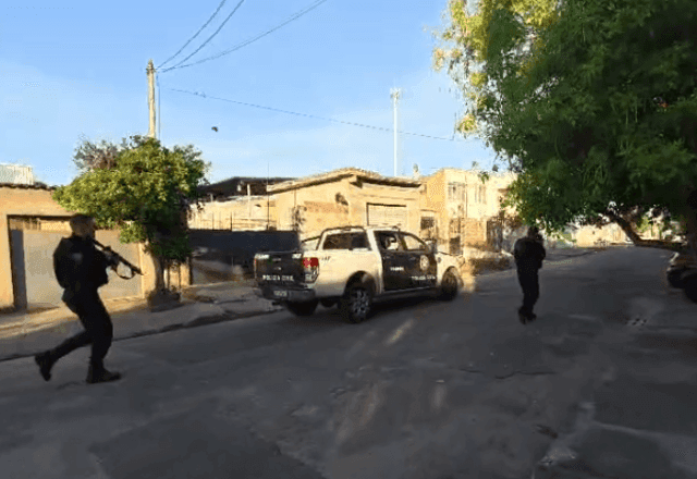 Operação em Anchieta (RJ) prende oito suspeitos de integrar principal núcleo armado do Rio Operação em Anchieta (RJ) prende oito suspeitos de integrar principal núcleo armado do Rio