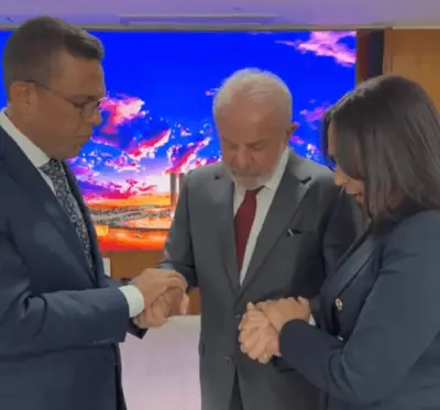 Ex-bolsonarista, Otoni de Paula ora por Lula e diz que “igreja não é de direita nem de esquerda” Ex-bolsonarista, Otoni de Paula ora por Lula e diz que “igreja não é de direita nem de esquerda”