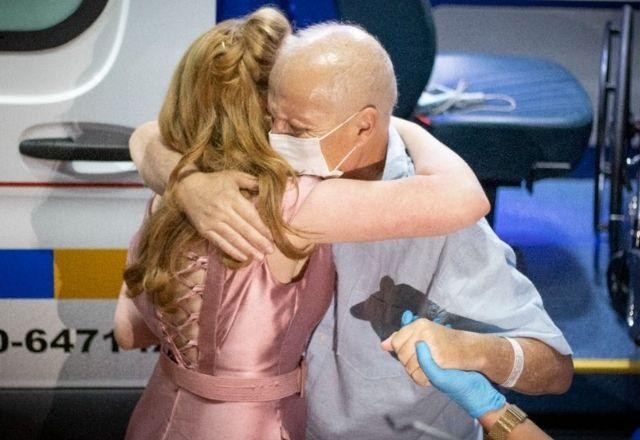 Imagem da noticia Emocionante, pai é levado de ambulância a formatura da filha em Santa Catarina