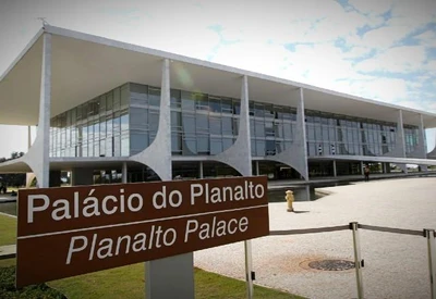 Representantes dos Três Poderes discutem lei para proteger autoridades brasileiras de sanções internacionais Representantes dos Três Poderes discutem lei para proteger autoridades brasileiras de sanções internacionais