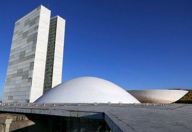 Imagem da noticia Proposta prevê que parlamentares assumam embaixada sem perder mandato