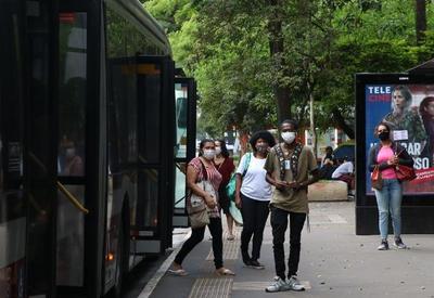 Máscaras voltam a ser obrigatórias no transporte público de SP Máscaras voltam a ser obrigatórias no transporte público de SP