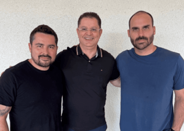 Imagem da noticia Líder do PL se reúne com Eduardo Bolsonaro e Paulo Figueiredo nos EUA