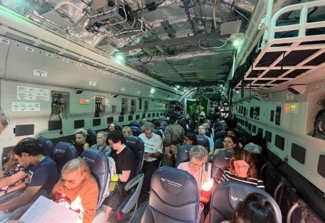 Imagem da noticia Terceiro avião da FAB decola de Tel Aviv com 70 brasileiros