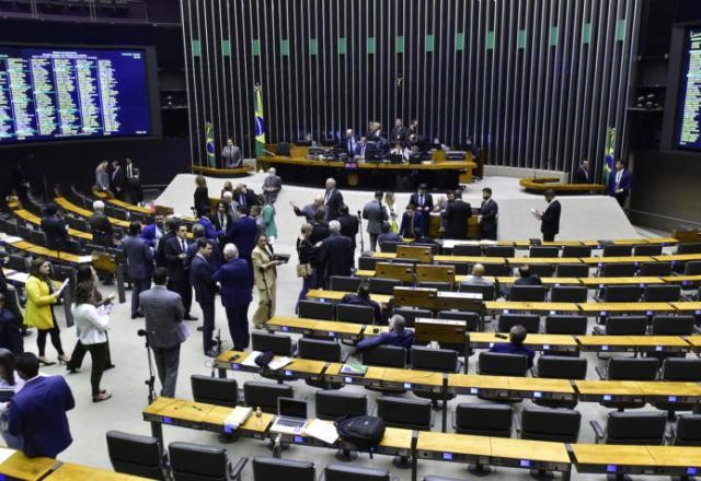 Imagem da noticia Câmara aprova projeto que prorroga desoneração da folha de pagamento
