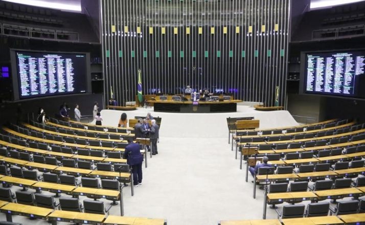 Imagem da noticia Câmara aprova urgência para projetos que cortam benefícios fiscais e criam novos incentivos