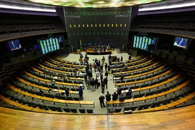 Congresso derruba vetos de Lula sobre renegociação das dívidas dos Estados após acordo Congresso derruba vetos de Lula sobre renegociação das dívidas dos Estados após acordo