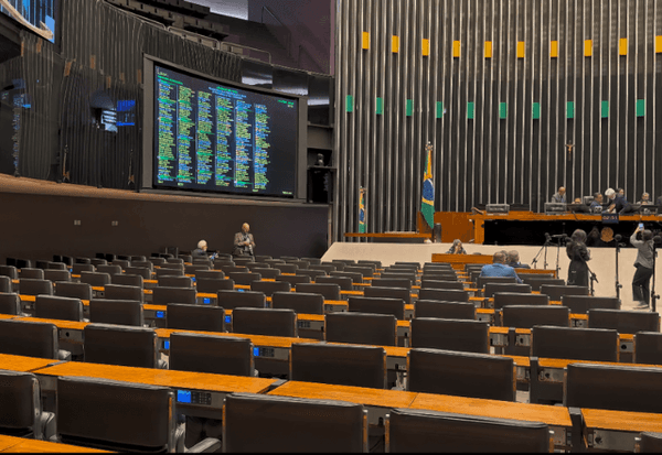 Imagem da notícia: Vídeo: Motta e Alcolumbre esvaziam Congresso em meio a turbulência do caso Master