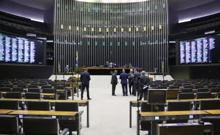 Imagem da noticia Câmara aprova urgência de projeto sobre proteção de crianças na internet