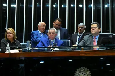 Senado aprova criminalização de bloqueio de ruas com barricadas Senado aprova criminalização de bloqueio de ruas com barricadas