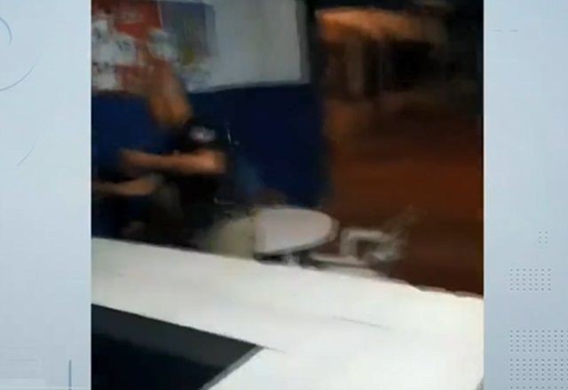 Imagem da noticia PM fardado em bar na Bahia dá tapa no rosto de mulher