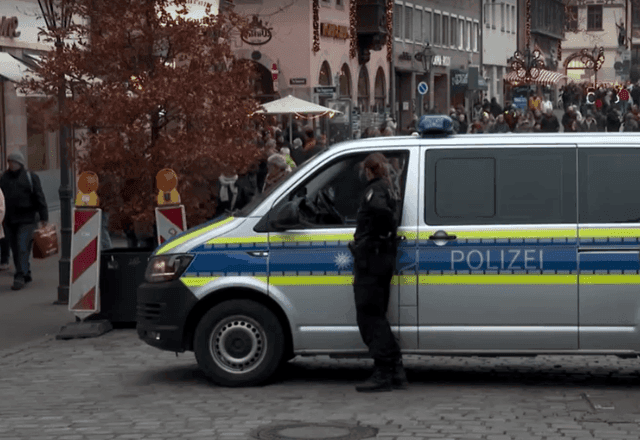 Cinco homens são presos suspeitos de planejar ataque terrorista na Alemanha Cinco homens são presos suspeitos de planejar ataque terrorista na Alemanha
