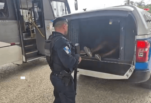 Imagem da noticia Polícia prende 18 flanelinhas que cobravam até R$100 por vaga no entorno do Maracanã, no Rio