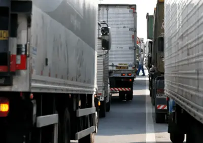 Bancada do agro pressiona por revisão da tabela de frete em meio à ameaça de greve de caminhoneiros Bancada do agro pressiona por revisão da tabela de frete em meio à ameaça de greve de caminhoneiros