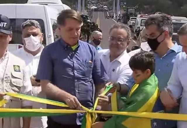 Imagem da noticia Bolsonaro inaugura ponte e anuncia estudo para aumentar Bolsa Família