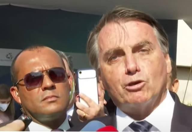 Imagem da noticia Bolsonaro cita erro no contrato da Covaxin e confirma investigação de deputado