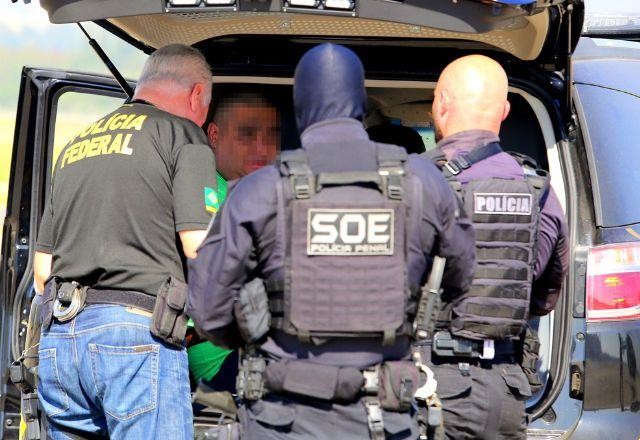 Imagem da noticia RJ: Acusados de liderar facções são transferidos para presídios federais