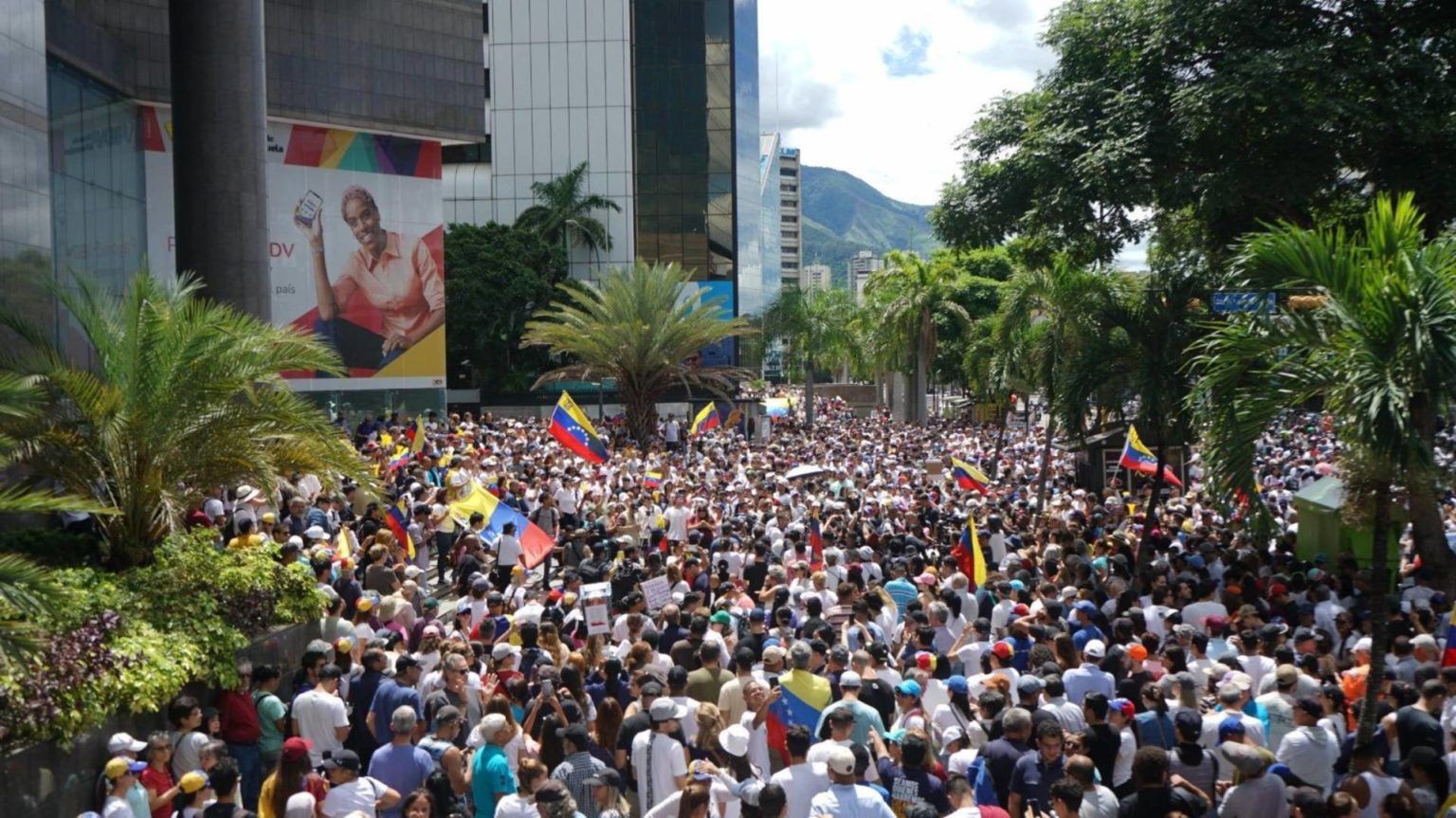 Imagem da noticia Com eleições sob suspeita, ruas de Caracas são tomadas por protestos