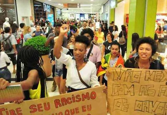 Imagem da noticia Racismo: 1 em cada 3 pessoas negras relata discriminação no acesso a produtos e serviços