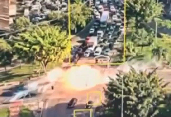 Imagem da noticia Câmera flagra momento em que avião mergulha em avenida de São Paulo