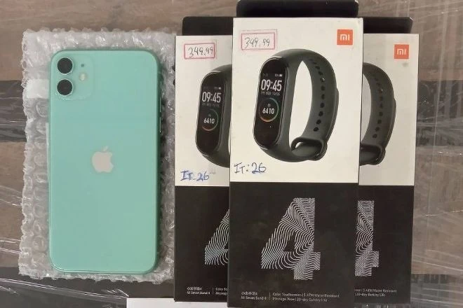 Imagem da noticia Receita Federal faz leilão com brinquedos, smartphones por R$ 150 e carro por R$ 2.500