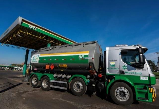 Imagem da noticia Petrobras reduz preço de venda da gasolina para as distribuidoras