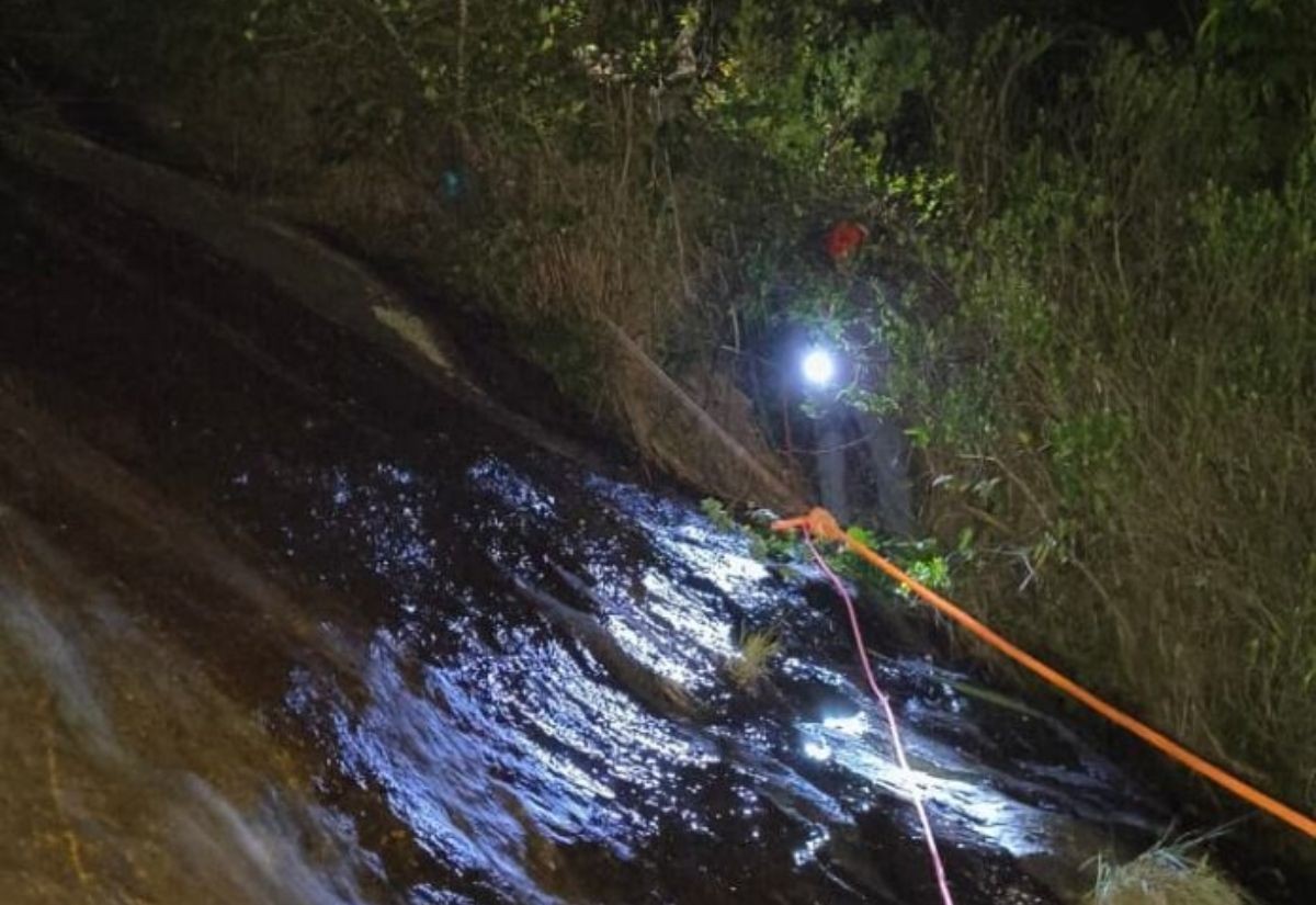 Imagem da noticia Queda de 6 metros deixa turista alemão ferido em cachoeira de Ilhabela (SP)