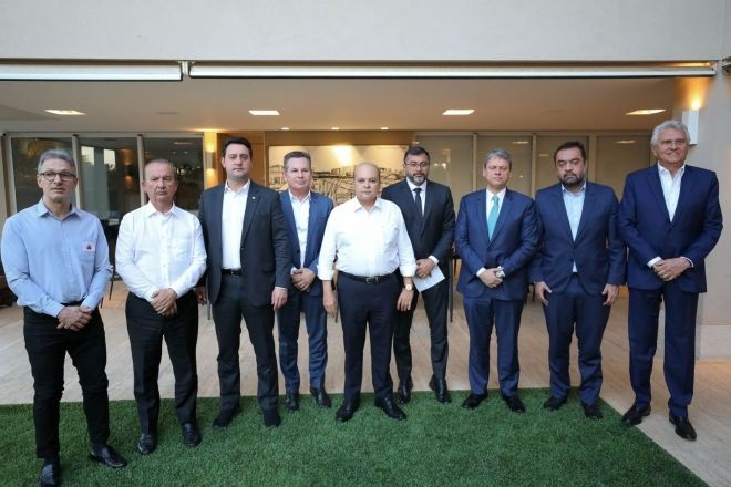 Imagem da noticia Governadores cobram ações concretas de Lula e do Congresso contra tarifas dos EUA