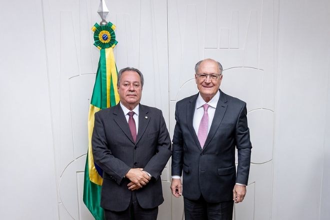 Imagem da noticia CNI defende não retaliação a tarifa dos EUA e propõe ações ao governo para proteger indústria brasileira