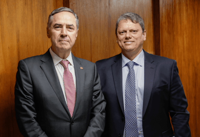 Imagem da noticia Tarcísio se encontra com Barroso após governo de SP ser intimado sobre acionamento de câmeras em policiais